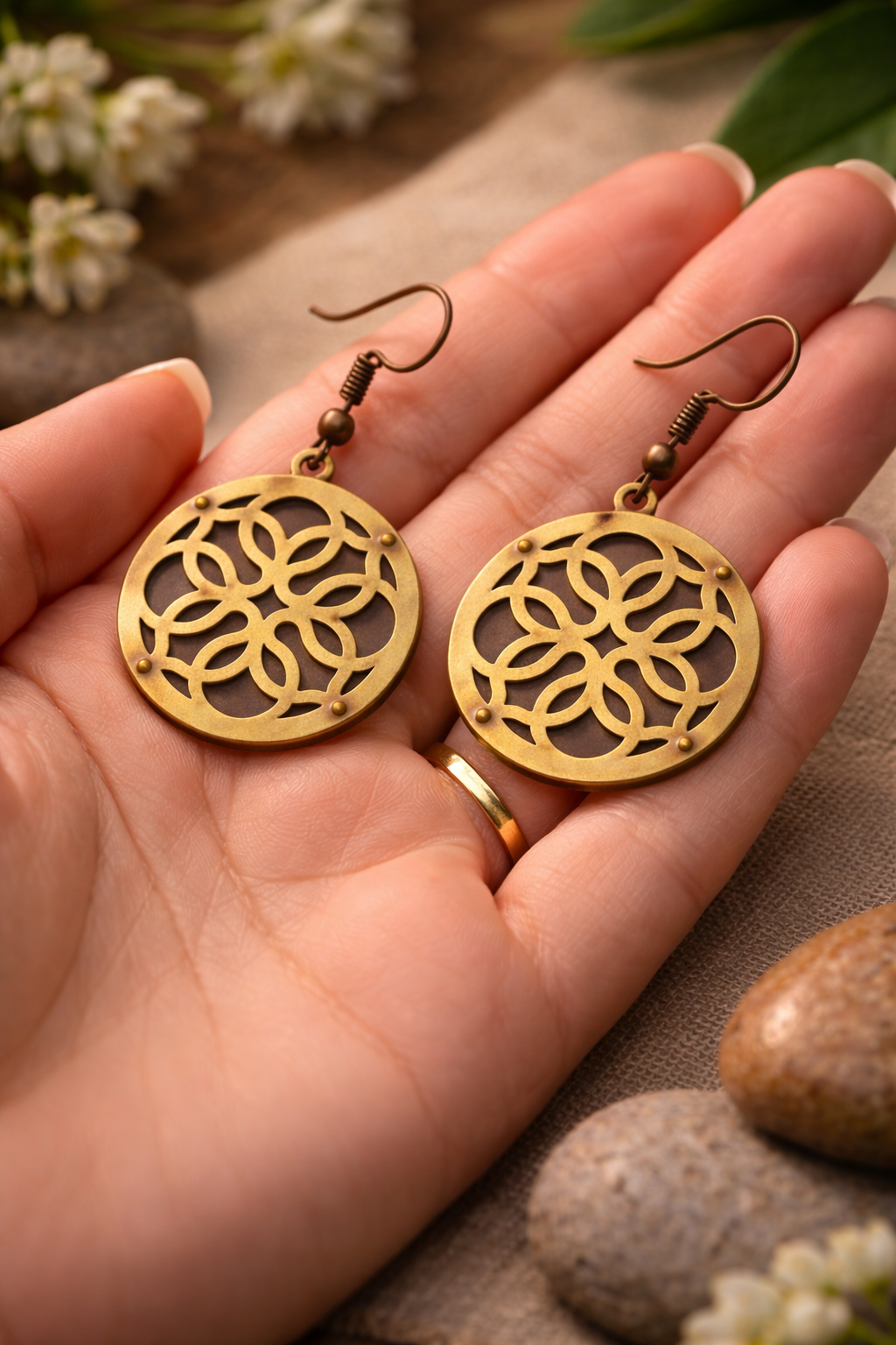 file_00000000e3bc71fa9bcfb573c545472c Handcrafted Copper Brass Riveting Earring - Image 1